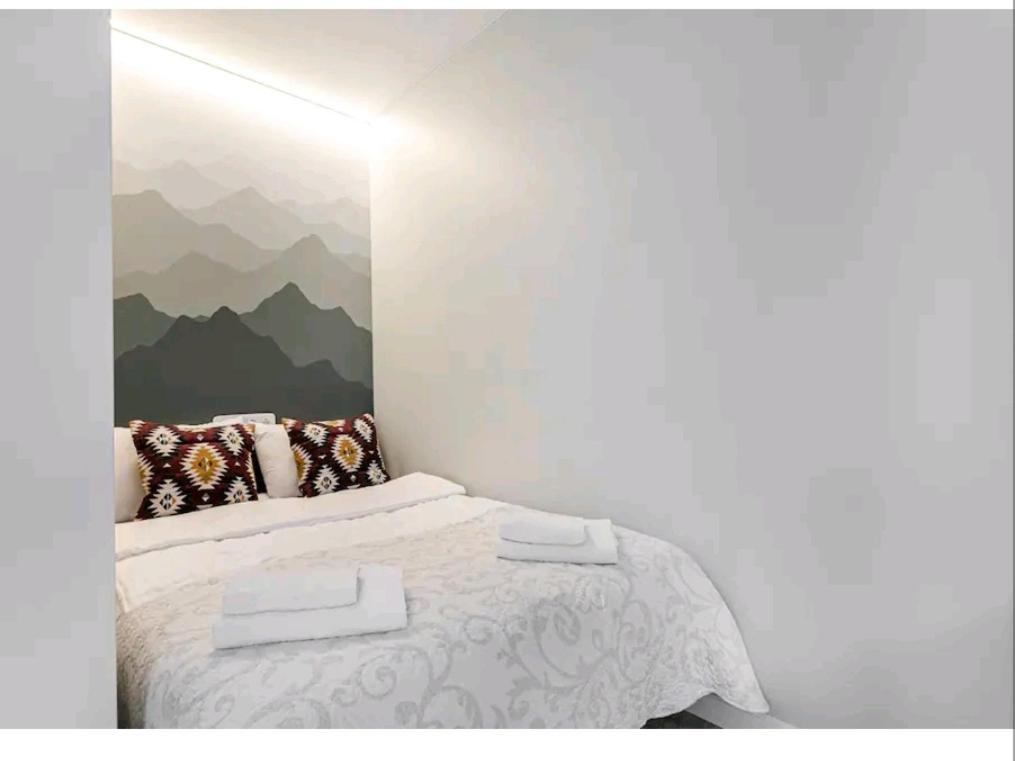 Happy Inn Vip, Self Check-In-24X7, A-C, Parking-In-The-Underground-Garage VNO Exterior foto